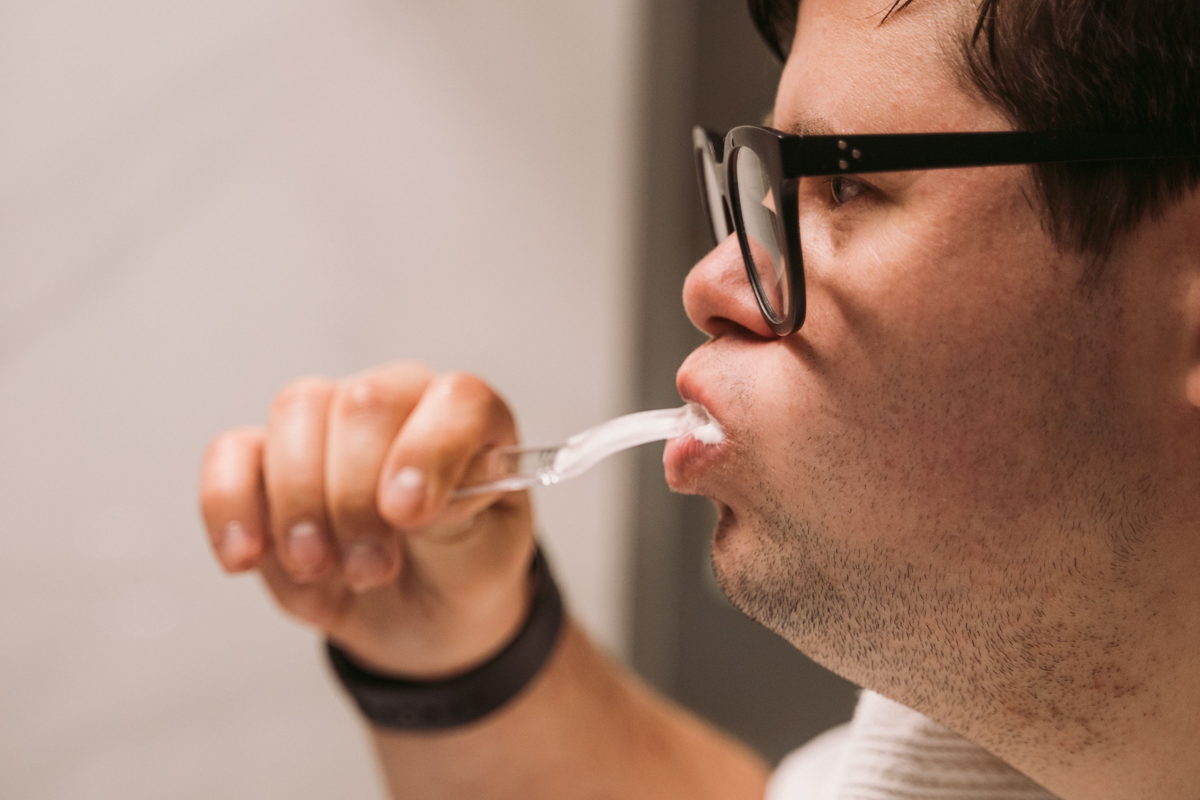 What Red-Light Toothbrushes Can and Can't Do for Your Gums